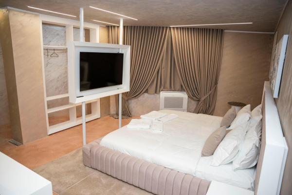 På billedet ses objektet Hotel Pernoca beliggende i byen Durrës.