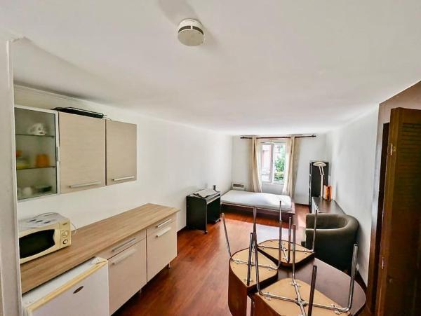 Nella foto è visibile l'oggetto Studio Spacieux - Calme & Tout Equipé avec Wifi situato nella città di Grenoble.