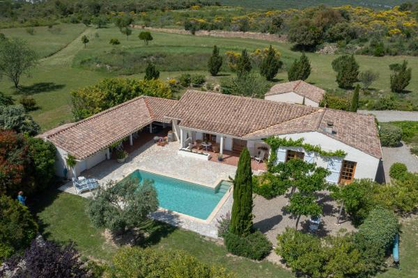 A la foto es mostra l'objecte Le Bariole, luxury villa with heated pool situat a la ciutat de Cesseras.