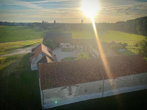 På billedet ses objektet Villenouan domaine et gites beliggende i byen Dry.