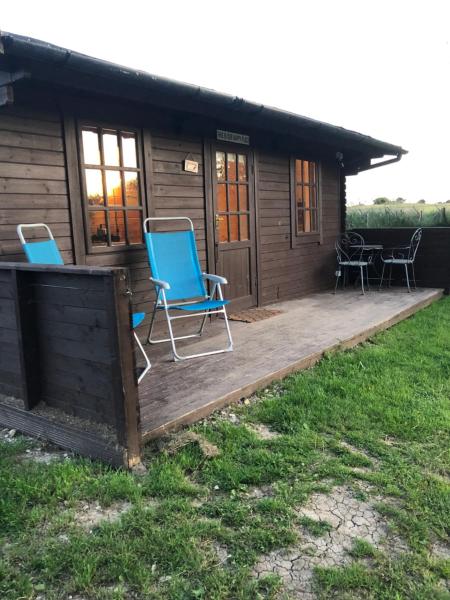 照片显示了位于Walcot市的Cabin on the lake物件。