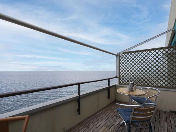 Na fotografii je vidět objekt Apartment Bolla sul Mare by Interhome nacházející se ve městě Ospedaletti.