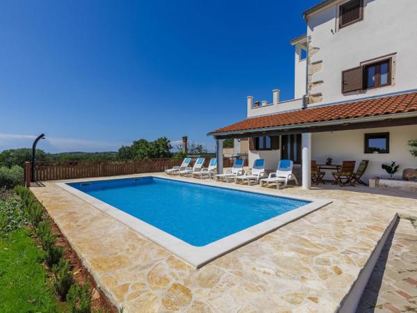 Na zdjęciu widoczny jest obiekt Holiday Home Eugenia by Interhome położony w mieście Jadreški.