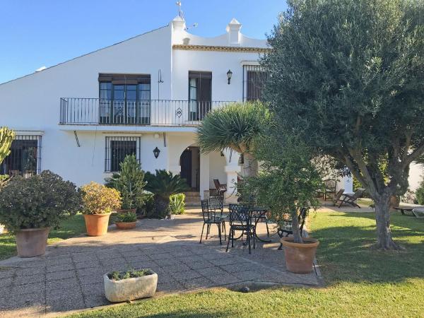 照片显示了位于El Palmar市的Arteflor Villa with beautiful garden at 200m from the beach物件。
