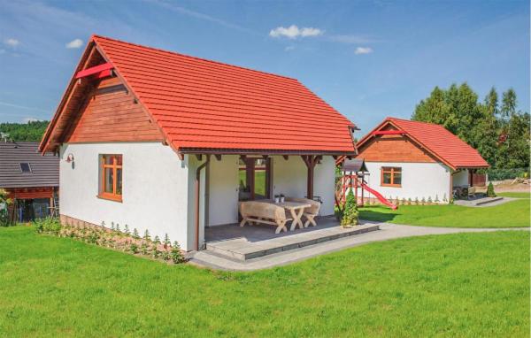 Na zdjęciu widoczny jest obiekt Nice Home In Krzeszna With Wifi położony w mieście Krzeszna.