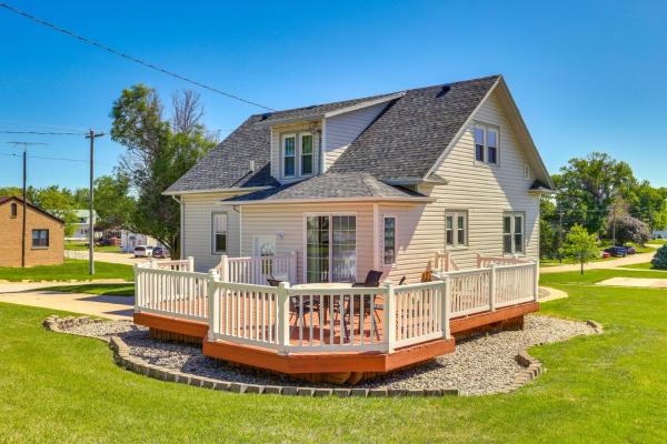 The photo shows the Quaint Howells Retreat - Steps from Main Street! located in the city of Howells.