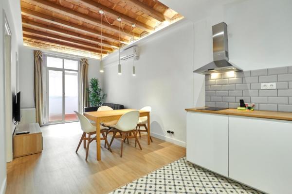 Vibrant And Modern Apartment - Barcelona