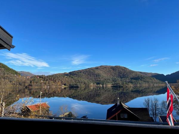 Na foto é possível ver o objeto Cozy cabin with a view localizado na cidade de Tysse.