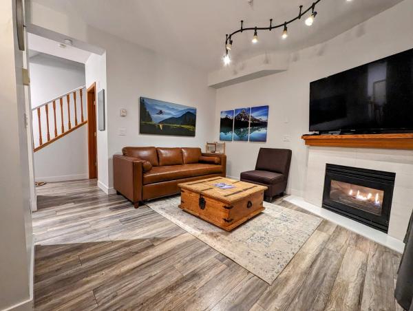 På billedet ses objektet Updated Townhouse in Village. Pool/Hot Tub/Parking beliggende i byen Whistler.