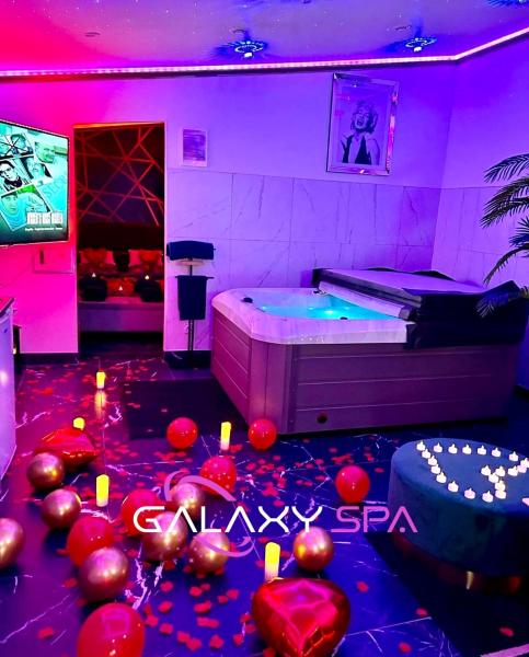 A la foto es mostra l'objecte GALAXY SPA - Suite Jupiter Jacuzzi Privatif situat a la ciutat de Champigneulles.