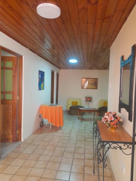 Na fotografii je vidět objekt Casa Jardin Alameda nacházející se ve městě Lontué.
