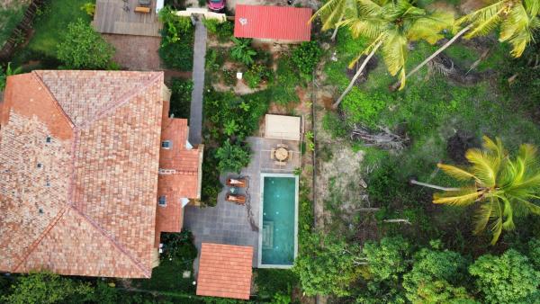 A la foto es mostra l'objecte Caju Grove - The Big Yellow Goan House situat a la ciutat de Bastora.