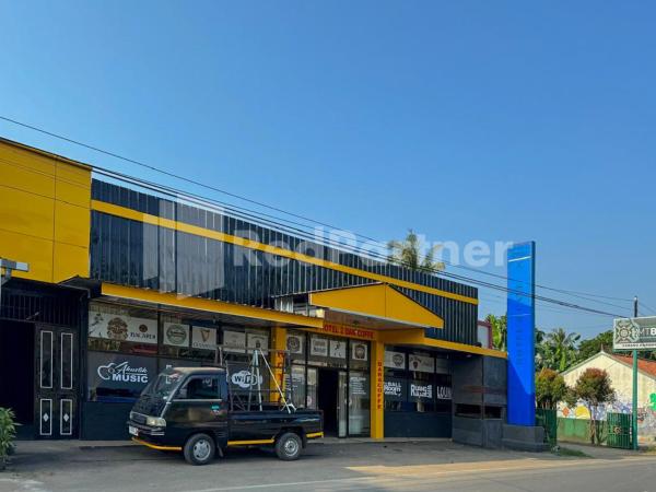 Op de foto is het object Central Guest House 2 & Bar RedPartner te zien, gelegen in de stad Ayah.