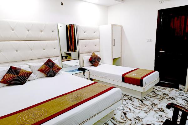 Hotel Crystal Deluxe at New Delhi Railway Station, New Delhi