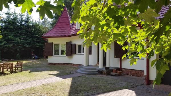 Auf dem Foto ist das Objekt Pluski Dom PROJEKT PLUSKI nad Jeziorem Pluszne in der Stadt Pluski zu sehen.