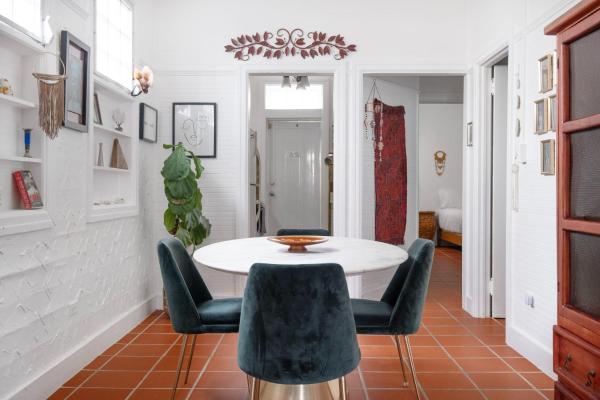 Fotografie 6: Spacious & Bright 2bd Apt, steps to sand! - 18 Down