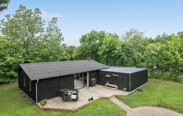 A la foto es mostra l'objecte Stunning Home In Thyholm With Wifi situat a la ciutat de Thyholm.