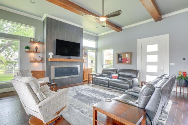 Gorgeous Granbury Lake House with Hot Tub and Dock!, Granbury