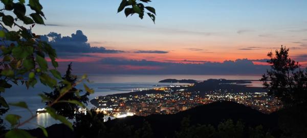 A la foto es mostra l'objecte Luzaj B situat a la ciutat de Kaninë.