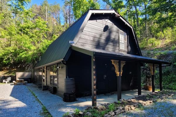 A la foto es mostra l'objecte Smoky Barn situat a la ciutat de Sevierville.