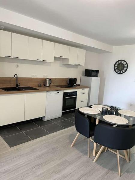 På billedet ses objektet Appartement proche gare et centre-ville beliggende i byen Angers.