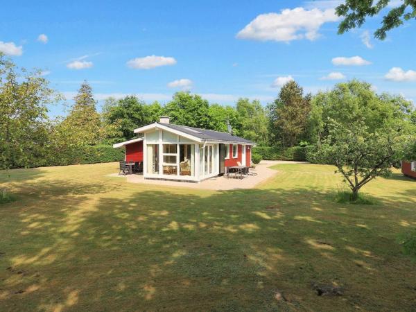 Na fotografii je vidět objekt 6 person holiday home in Storvorde nacházející se ve městě Storvorde.