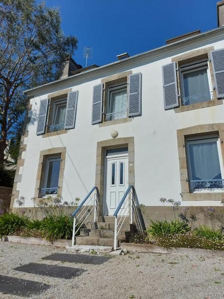 På bildet vises objektet Maison familiale bretonne à 2 pas de la mer et des commerces som ligger i byen Carantec.