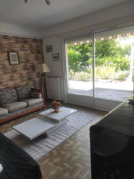 A la foto es mostra l'objecte L'oustal situat a la ciutat de Moissac.