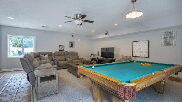 Foto 1: Pool Table, Pool & Spa, Forest Beach