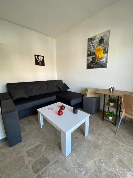 Na zdjęciu widoczny jest obiekt luxury flats in the heart of nicosia położony w mieście Kumsal.