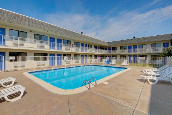 Na zdjęciu widoczny jest obiekt Motel 6-Wichita, KS - AIRPORT położony w mieście Wichita.