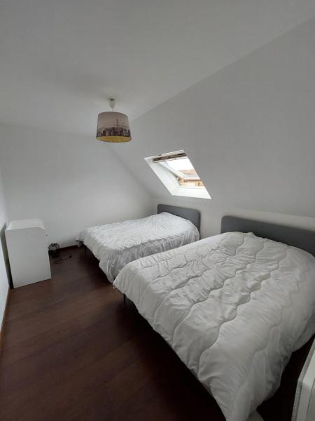 A la foto es mostra l'objecte Maison de ville situat a la ciutat de Dourdan.