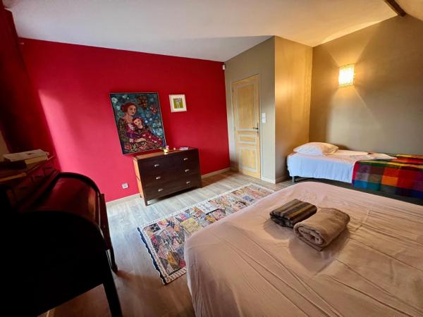 A la foto es mostra l'objecte Villa de Simona situat a la ciutat de Yvré-lʼÉvêque.