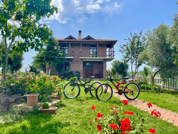 Nella foto è visibile l'oggetto Juniperus Village House situato nella città di Mifol.
