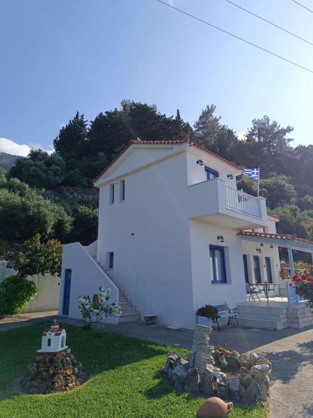 A la foto es mostra l'objecte Kleopatra's apartment, Livadaki situat a la ciutat de Kámpos.