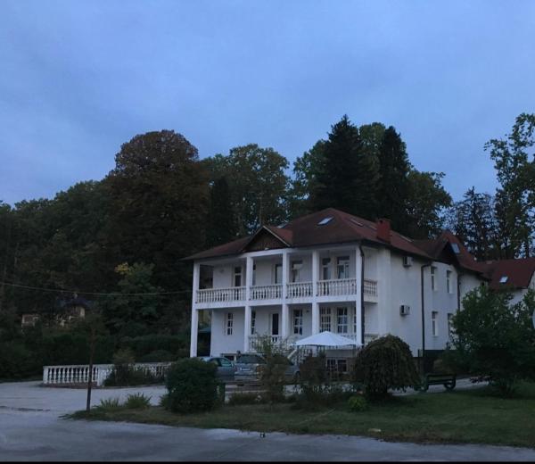 A la foto es mostra l'objecte Velika Aleja Ilidža Villa situat a la ciutat de Vruci.