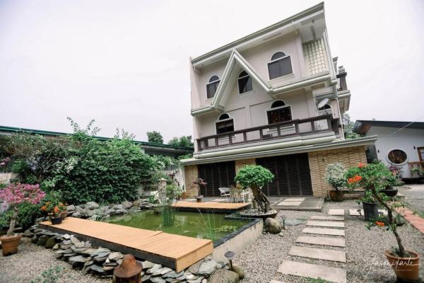 Na foto é possível ver o objeto Japanese-inspired Home in Daet localizado na cidade de Mercedes.