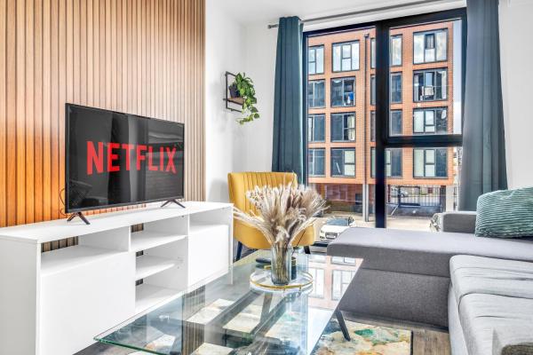 City Centre Emerald Escape - SLEEPS-6, 2BEDS & 2BATHS , NETFLIX , FREE INTERNET, Birmingham
