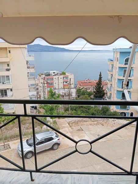 Na fotografii je vidět objekt Chrisa apartament nacházející se ve městě Gjashtë.