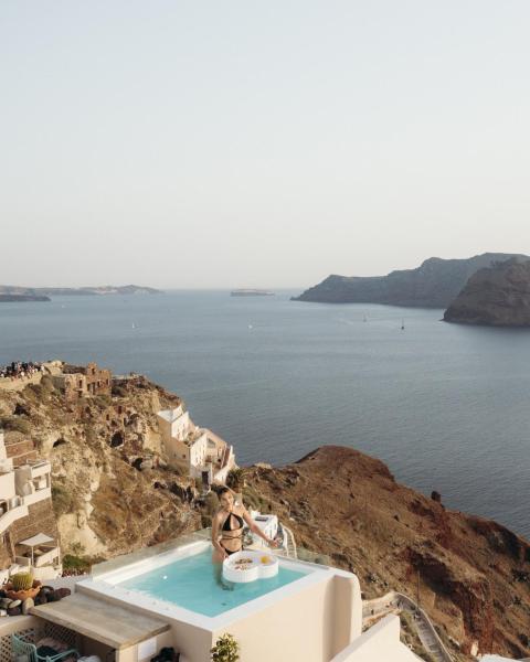 På billedet ses objektet Nano Oia Villas beliggende i byen Oia.