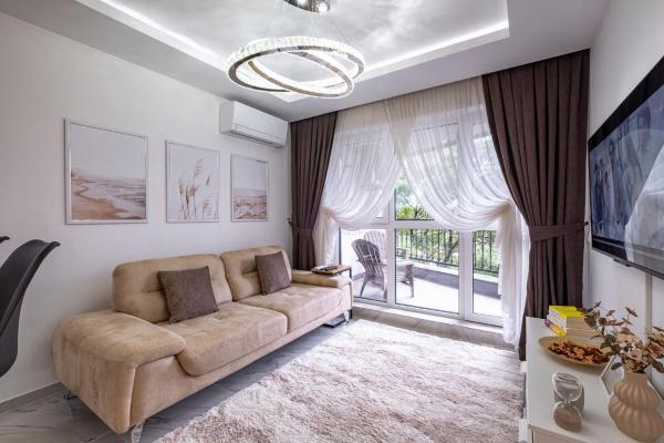 Boutique 1 bedroom apartment with Private Parking and Port View, Warna