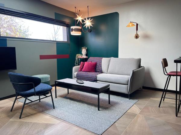 A la foto es mostra l'objecte Studio indépendant proche Paris - Chromatic Stella Luxe, calme et volupté situat a la ciutat de Orly.