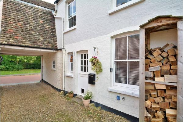Cosy Courtyard Cottage Sleeps 6 With Log Burner, Close To Cambridge - Cambridge