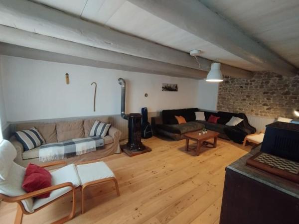 Na zdjęciu widoczny jest obiekt Maison de campagne, cottage położony w mieście LʼEstrade.