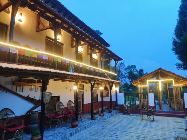 Na zdjęciu widoczny jest obiekt Balthali Heritage Inn położony w mieście Panauti.