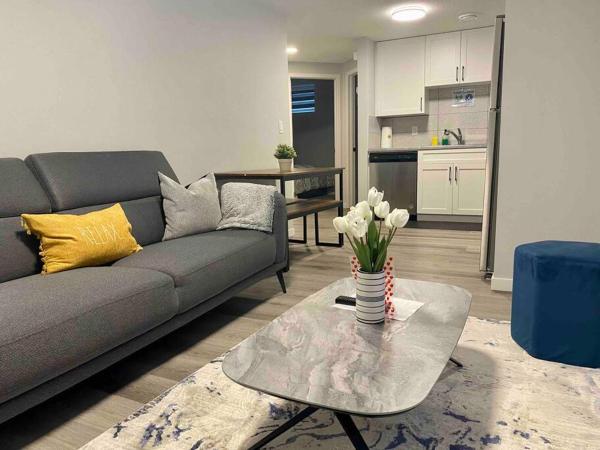 A la foto es mostra l'objecte Folte's home away from home 2 bedrm basement suite situat a la ciutat de Edmonton.