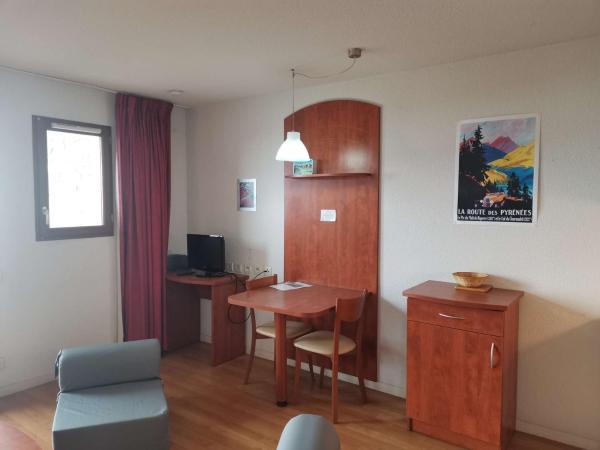 A la foto es mostra l'objecte Studio cosy avec terrasse, parking couvert, piscine, salle de fitness, proche pistes - Accepte animaux - FR-1-404-253 situat a la ciutat de La Mongie.