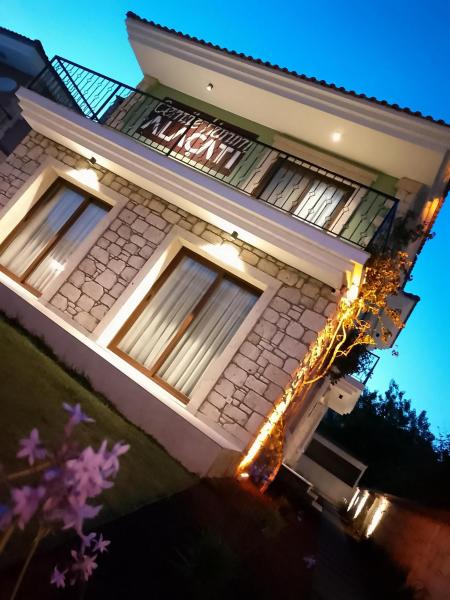 På billedet ses objektet Cemile Hanım Konağı beliggende i byen Çeşme.
