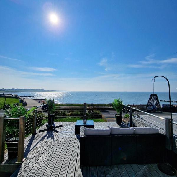 A la foto es mostra l'objecte Stunning Beachfront House, Herne Bay, Kent situat a la ciutat de Kent.