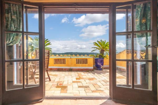 A la foto es mostra l'objecte Casa rústica en Castell dEmpordà situat a la ciutat de Casavells.